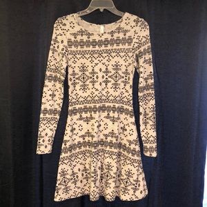 Xhilaration patterned Jersey knit longsleeve dress